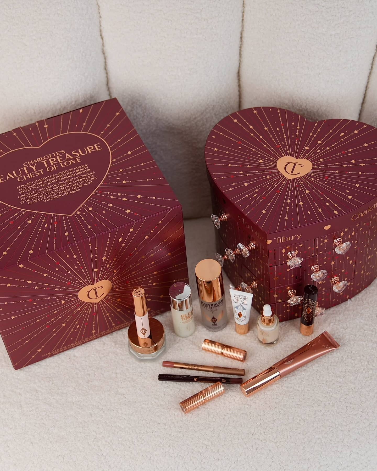 Giveaway time! Giving away this year’s @charlottetilbury advent calendar to say thank you for all the support this year. 
To Enter:
1. You need to be following my account
2. Tag a friend in the comment section
3. UK only, over the age of 18 to be selected
The winner will be announced on 24/11/2024 Good luck! ❤️

The promotion is in no way sponsored, endorsed or administered by, or associated with, Instagram or Charlotte Tilbury. Prices of the items cannot be substituted for cash. 

#giveaway #giveawayuk #beautygiveaway #skincaregiveaway #makeupgiveaway #charlottetilbury #charlottetilburygiveaway