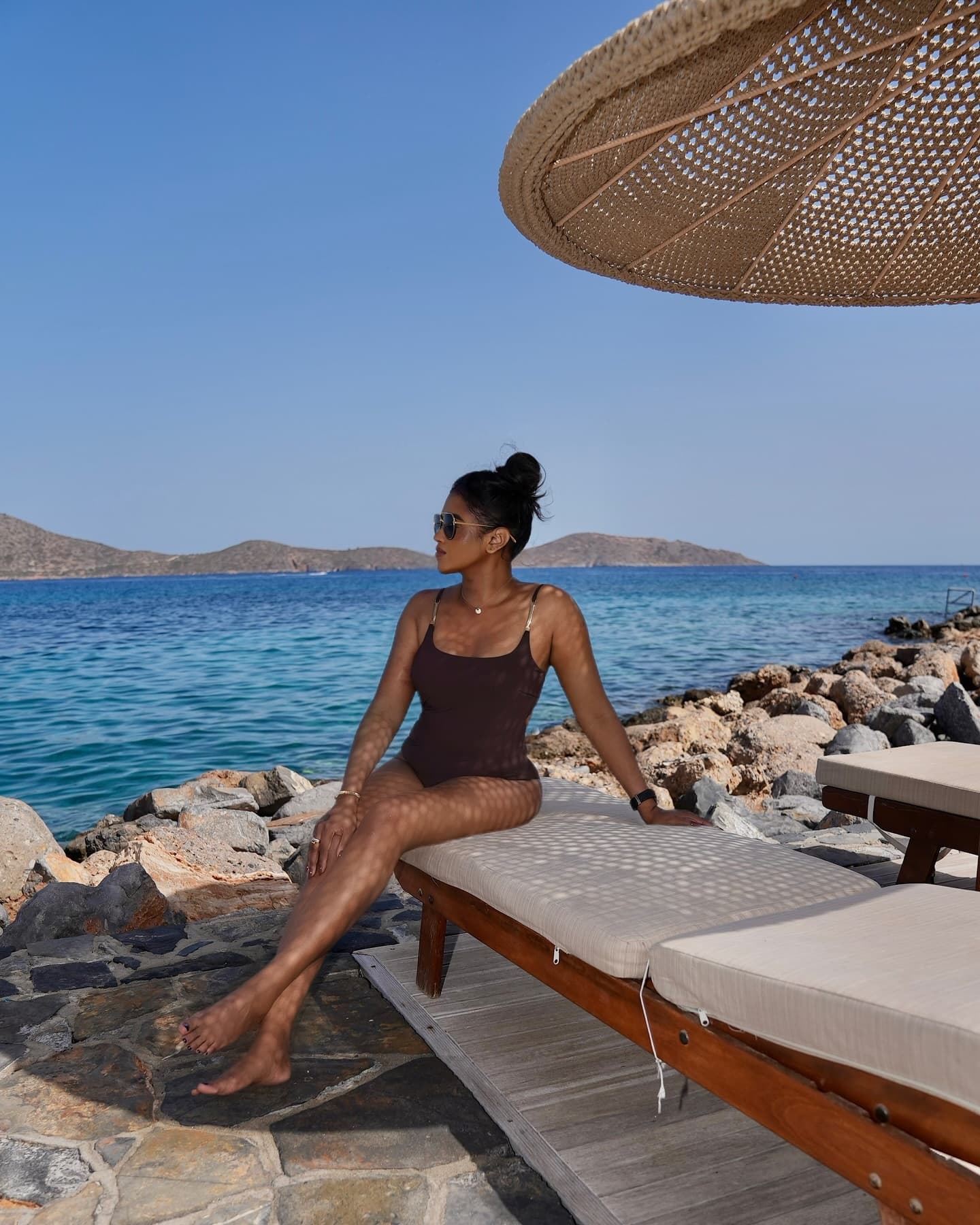 Sunshine but still a chocolate brown girl 🍫

#swimwear #brownswimsuit #reiss #chocolatebrown #darkbrown #reissswimwear #beachholiday #eloundapeninsula #crete